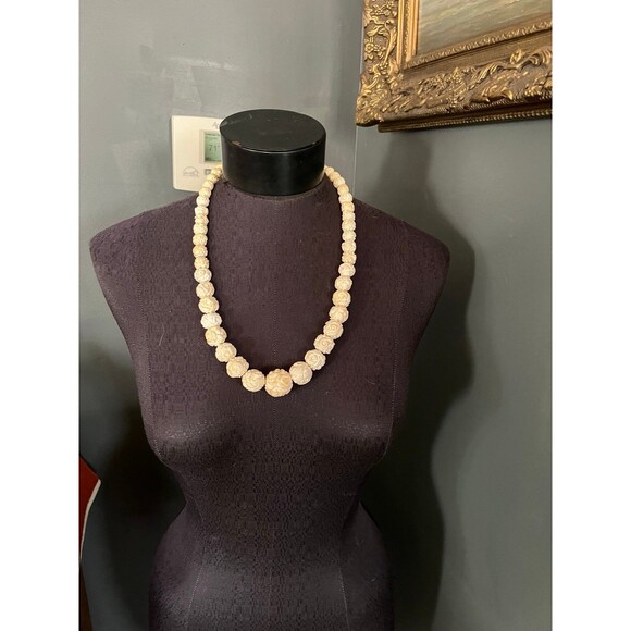 Vintage 1940’s- 50’s Hand carved Necklace & Earrings Cream color - Picture 5 of 11